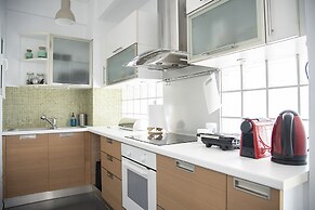 Amazing Renovated Penthouse In Pagkrati