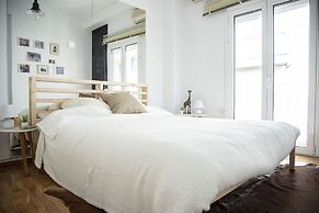 Amazing Renovated Penthouse In Pagkrati