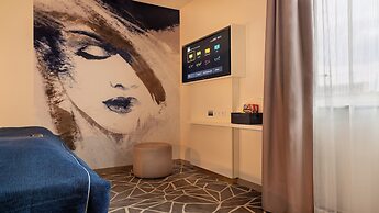 Holiday Inn - the niu, Ridge Halle Central Station by IHG