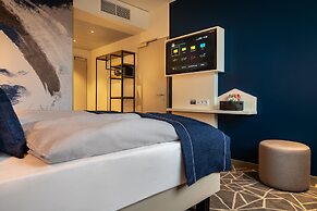 Holiday Inn - the niu, Ridge Halle Central Station by IHG