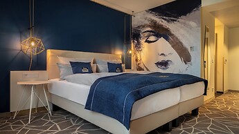 Holiday Inn - the niu, Ridge Halle Central Station by IHG