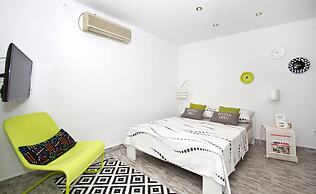 Apartment Shiny Love