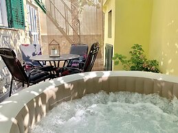 Apartment Shiny Love