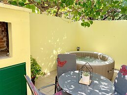 Apartment Shiny Love