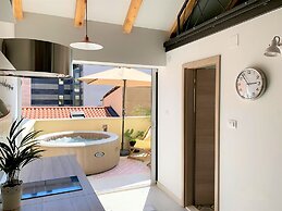 Apartment Shiny Love