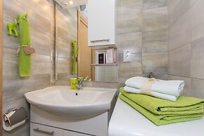 Apartment Shiny Love