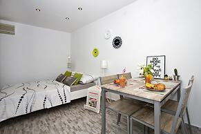 Apartment Shiny Love