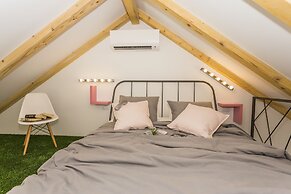 Apartment Shiny Love