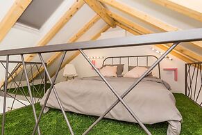 Apartment Shiny Love