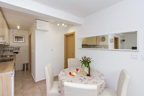 Apartment Shiny Love