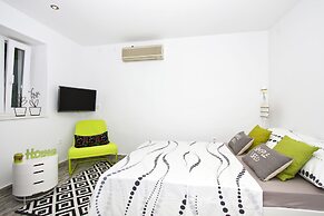 Apartment Shiny Love