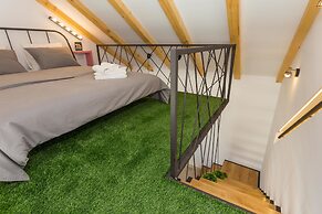 Apartment Shiny Love