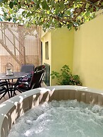 Apartment Shiny Love