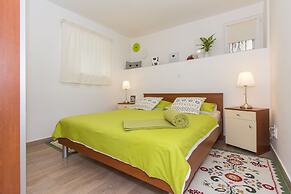 Apartment Shiny Love