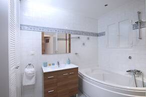 Palaio Faliro, Bright and Spacious Apartment