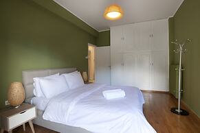 Palaio Faliro, Bright and Spacious Apartment