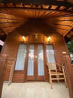 Kamasan Cottage By Reccoma