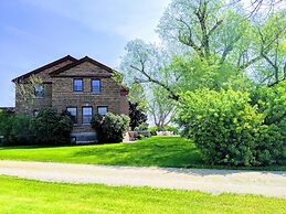 Oddfellow Inn & Farm