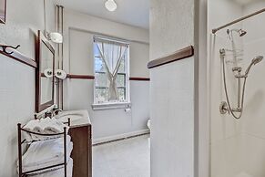 Oddfellow Inn & Farm