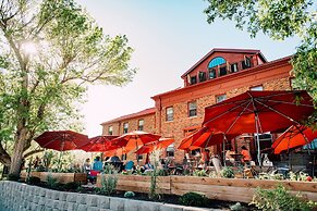 Oddfellow Inn & Farm