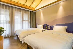 Lijang First Bay Hotel