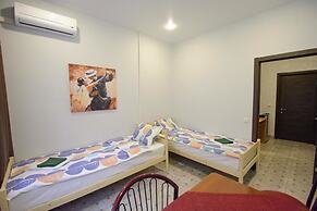 Moe More Hotel