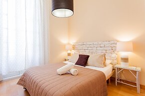 Cozy Flat Niño de Guevara