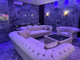 Heavenly Royal Apartments