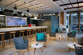 Lagoon Attitude - Adults Only