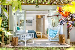 Lagoon Attitude - Adults Only