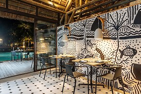 Lagoon Attitude - Adults Only