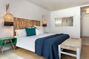 Lagoon Attitude - Adults Only