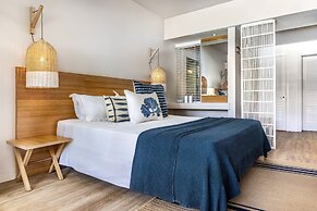 Lagoon Attitude - Adults Only