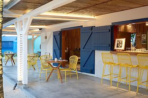 Lagoon Attitude - Adults Only