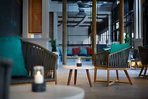 Lagoon Attitude - Adults Only