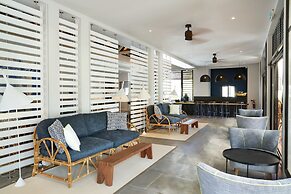 Lagoon Attitude - Adults Only