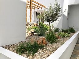 Aellia Hotel & Suites