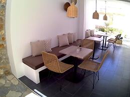 Aellia Hotel & Suites