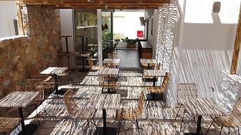 Aellia Hotel & Suites