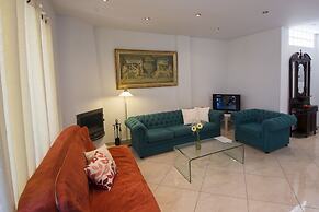 Mesogios House Suites