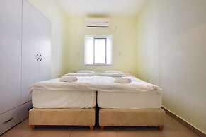 On Gordon Beach-Luxury- Stay at my Place