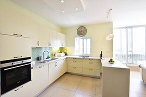 On Gordon Beach-Luxury- Stay at my Place