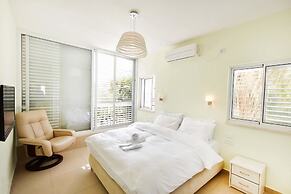 On Gordon Beach-Luxury- Stay at my Place