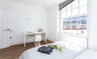 Gloucester Terrace by Lime Street