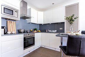 Gloucester Terrace by Lime Street