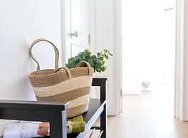 Gloucester Terrace by Lime Street