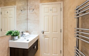 Gloucester Terrace by Lime Street