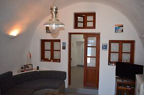 Tzannis Cave House