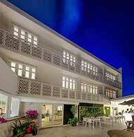 Trópica Beach Hotel