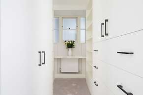 Iverna Gardens by Lime Street